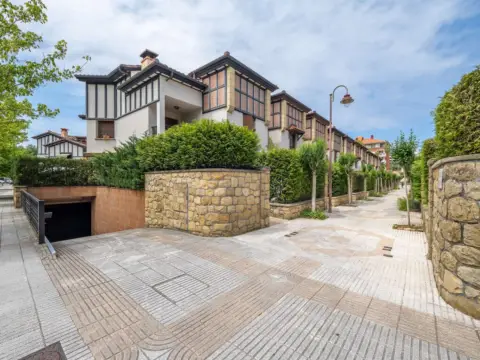 Casa adosada en Herrikosoro Kalea