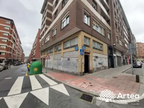 Local comercial en calle de Juan Gardeazábal