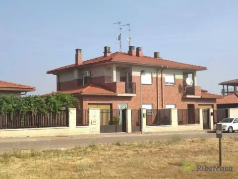 Casa en calle de Valentín Plaza