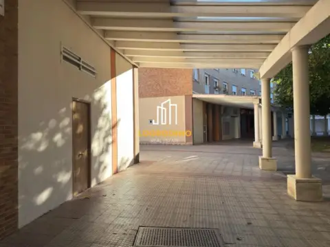 Local comercial en Universidad-Los Lirios