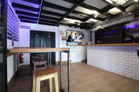 Local comercial en Plaza de las Armerías