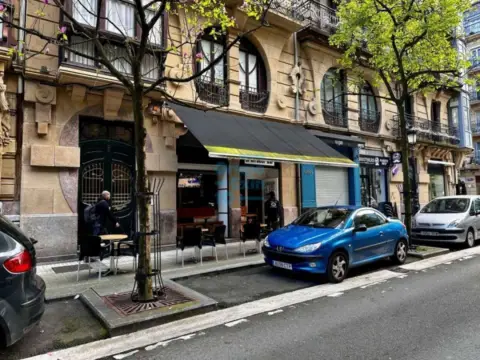Local comercial en calle de Larramendi