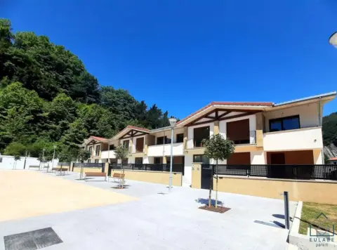 Casa adosada en Barrio Zubizarreta