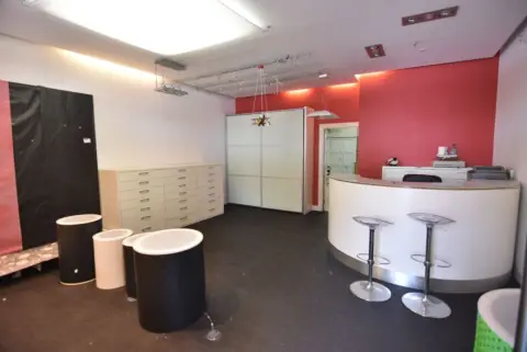 Local comercial en calle Herriko Enparantza Plaza
