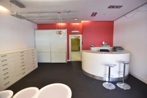 Local comercial en calle Herriko Enparantza Plaza