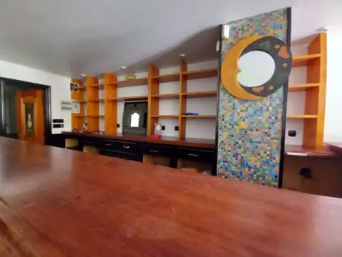 Local comercial en Avenida Yera