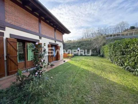 Casa adosada en calle Arbiazka Kalea