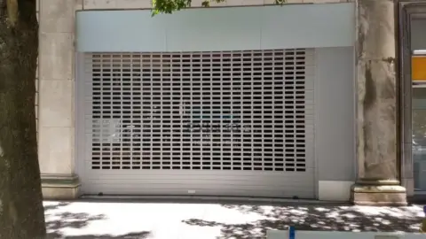 Local comercial en calle Antso Jakituna Hiribidea, nº 4