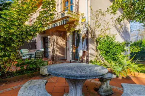 Casa adosada en calle de Tolaregoia