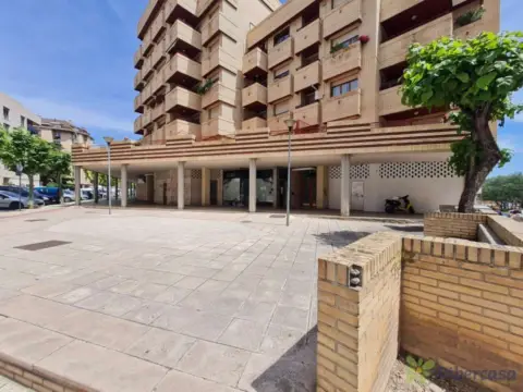 Local comercial en calle de la Fuente Canónigos, 11