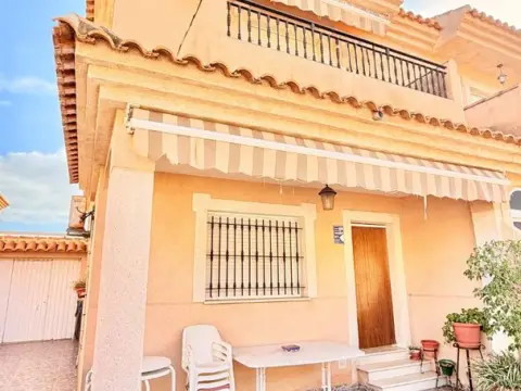 Dúplex en calle C- Ardhelbal, 8 (Playa Paraiso ( Playa Honda))