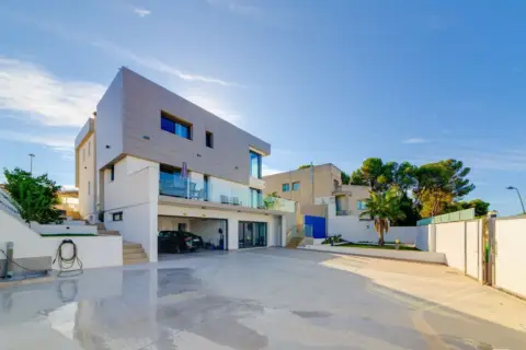 Chalet en Los Balcones-Los Altos-Punta Prima