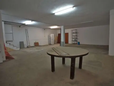 Local comercial en Urbanización Santa Rosa-Generación del 27