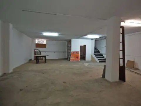 Local comercial en Urbanización Santa Rosa-Generación del 27