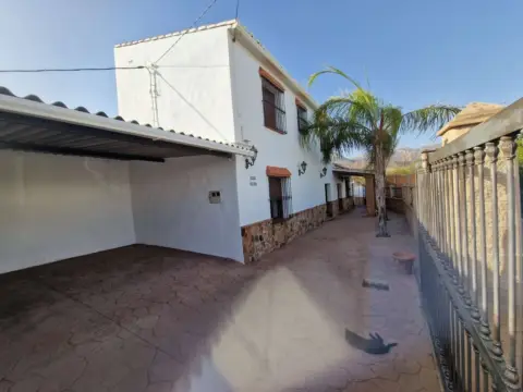 Chalet en Álora