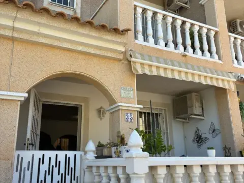 Dúplex en calle Residencial Paola Ii