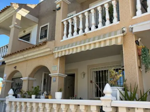 Dúplex en calle Residencial Paola Ii