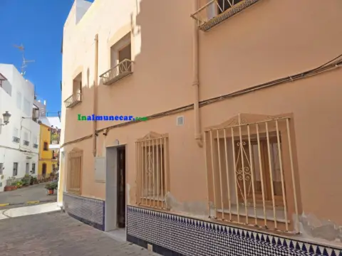 Casa en calle de Santa Adela