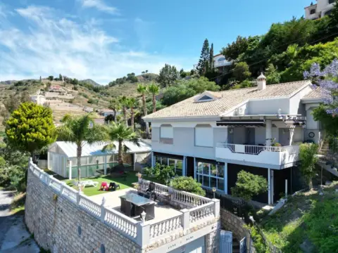 Chalet en Urbanización de Delta