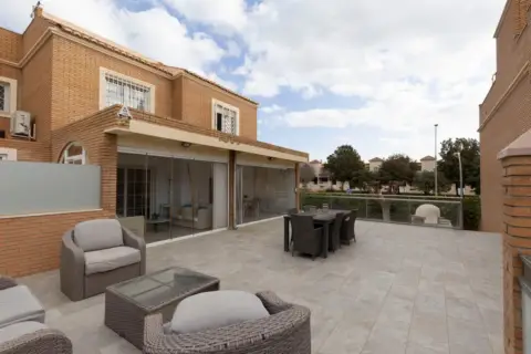 Chalet en Paseo de Almería