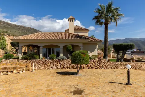 Casa en calle de las Encinas