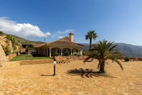 Casa en calle de las Encinas