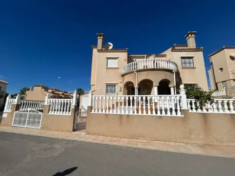 Dúplex en calle calle Penalara 27 Villamartín