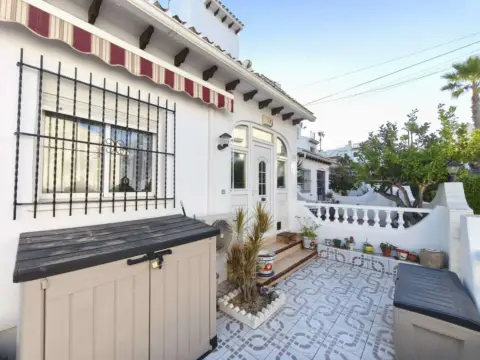 Casa en Las Filipinas-Villamartín-Canal Norte
