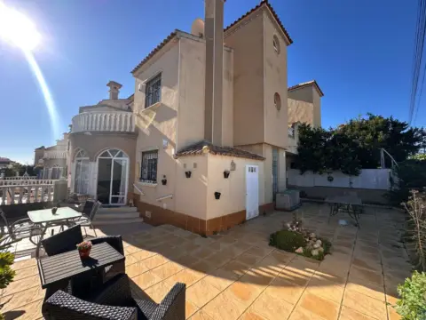 Dúplex en Playa Flamenca-Las Piscinas