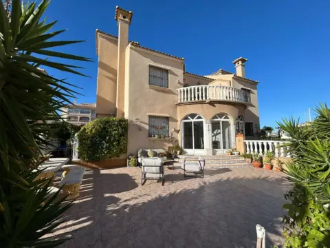 Casa en Playa Flamenca-Las Piscinas