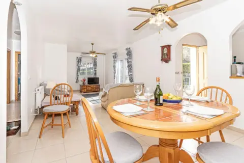 Chalet en calle Carril de Acceso nº 6, 5, Esc