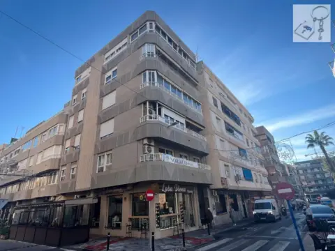 Apartamento en calle Hermanos Bazán