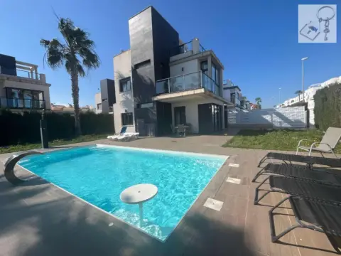 Chalet en calle Cabo Santa María