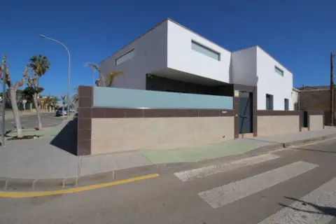 Chalet en calle C- Remo 46