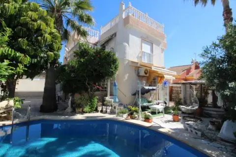 Chalet en calle C- Venecia 34