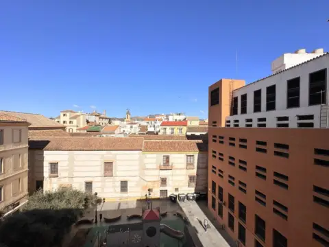 Piso en calle Hernán Ruiz