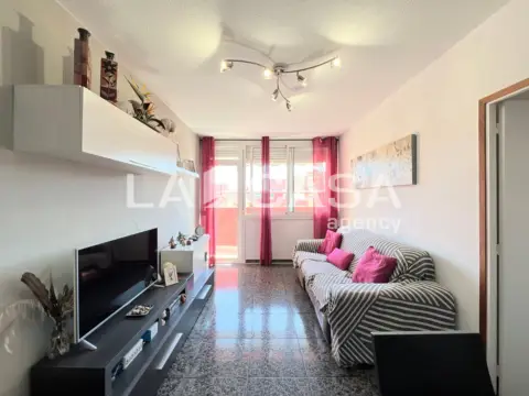 Piso en Llefià-Artigues