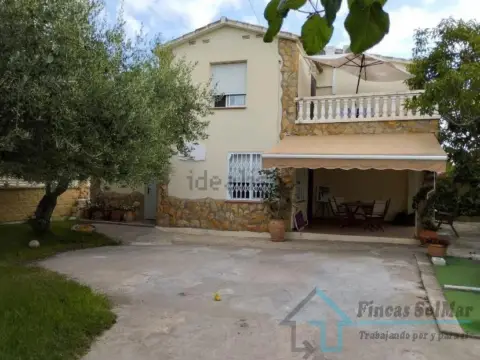Casa en calle Avda, Serradal