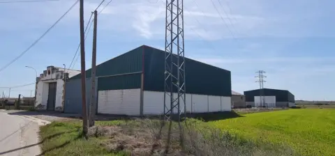 Nave comercial en Valdearcos