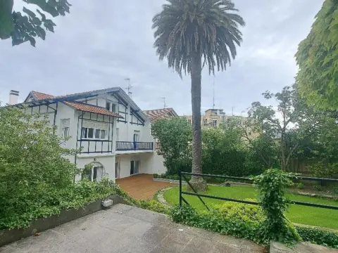 Chalet en calle de Luis Martínez