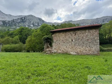 Casa en calle Socueva - La Toba