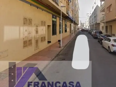 Local comercial en Cerca del Polideportivo Carlos Taulé