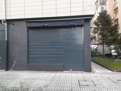 Local comercial en Avenida de Santa Ana