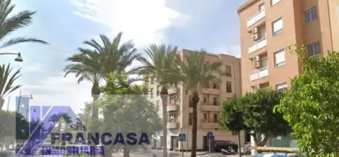 Piso en Santa María del Águila Cerca del Ceip Andalucía