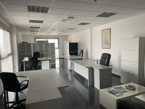 Oficina en Avenida de Félix Luis Pareja Muñoz