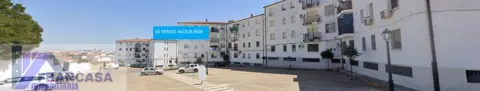 Piso en Cerca de Las Escuelas Parroquiales Sagrado Corazón