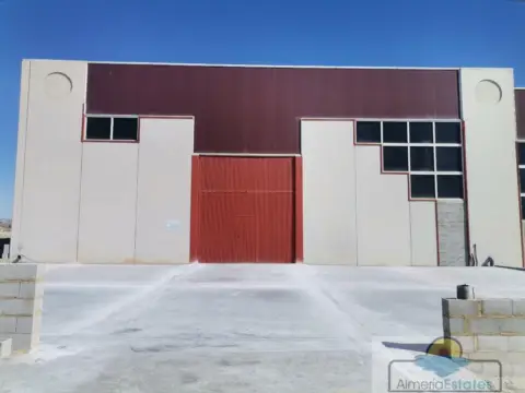 Nave comercial en Cantoria