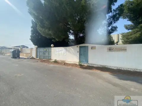 Nave comercial en Cuesta Blanca