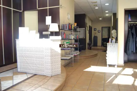 Local comercial en Tenderina - Fozaneldi