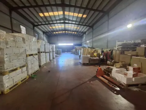 Nave comercial en Poligono San Rafael